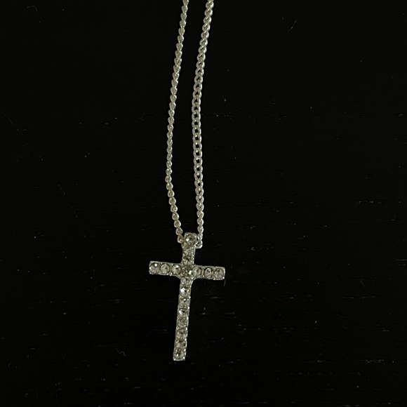 BEAUTIFUL CROSS NECKLACE - Picture 2 of 2